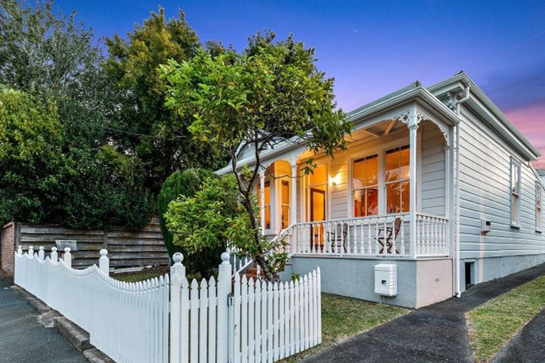 Photo of property in 64 Princes Street, Northcote Point, Auckland, 0627