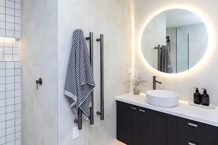 Photo of property in 8 Flowers Lane, Cracroft, Christchurch, 8022