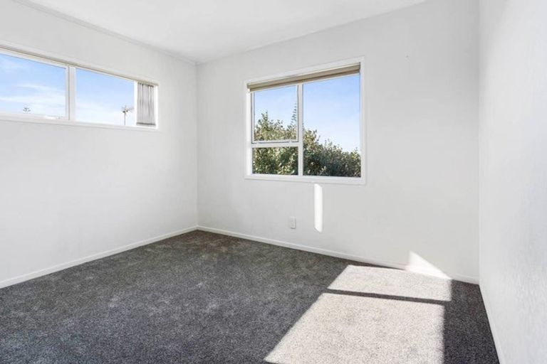 Photo of property in 19 Ravenwood Drive, Forrest Hill, Auckland, 0620