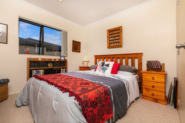 Photo of property in 15 Westglen Place, Ranui, Auckland, 0612