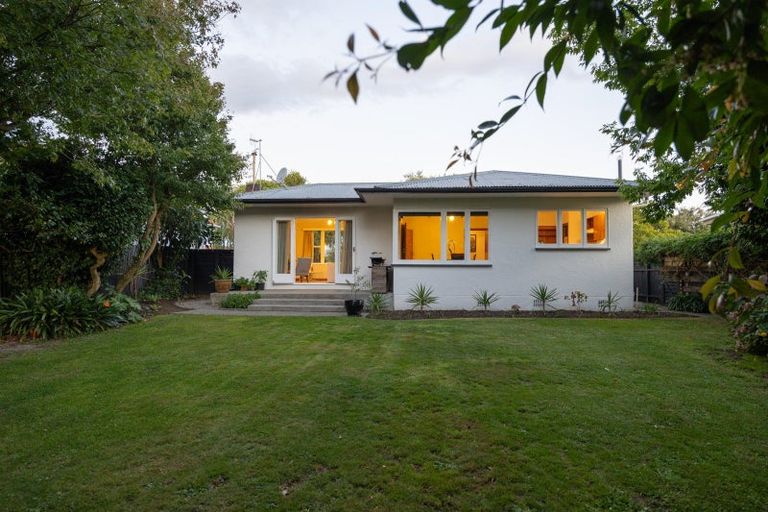 Photo of property in 27 Winston Avenue, Hokowhitu, Palmerston North, 4410