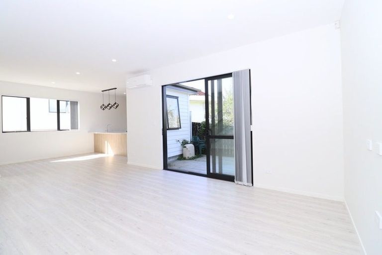 Photo of property in 127b Oreil Avenue, West Harbour, Auckland, 0618