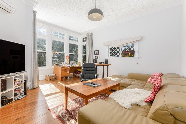Photo of property in 44 Aurora Terrace, Kelburn, Wellington, 6012