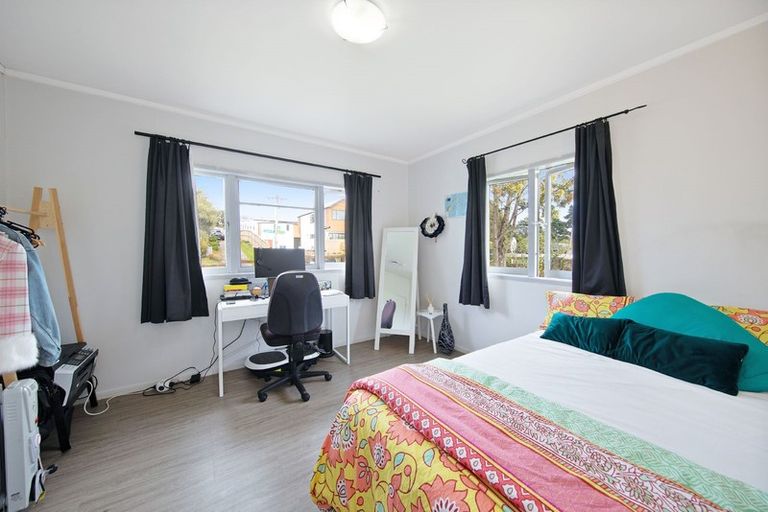 Photo of property in 56 Fruitvale Road, New Lynn, Auckland, 0600