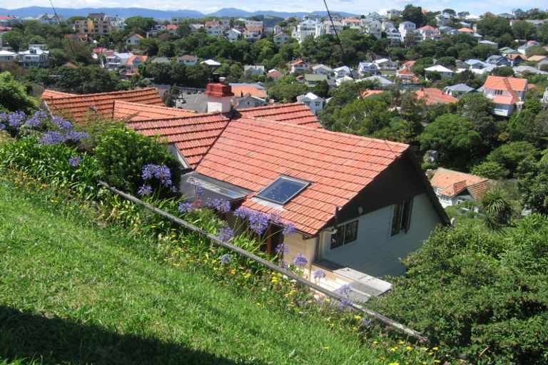 Photo of property in 19 Mariri Road, Kelburn, Wellington, 6012