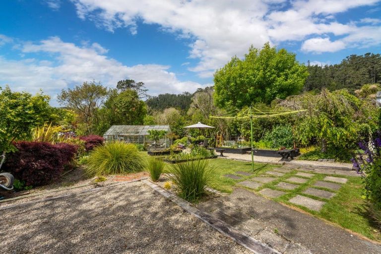 Photo of property in 33 Jocelyn Crescent, Pinehaven, Upper Hutt, 5019