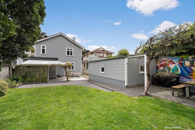 Photo of property in 43 Severn Street, Island Bay, Wellington, 6023