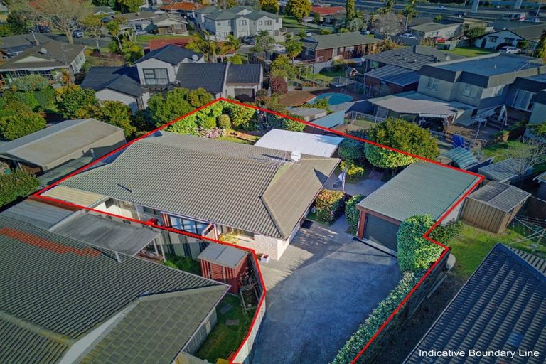 Photo of property in 2/18 Glengowan Place, Conifer Grove, Takanini, 2112