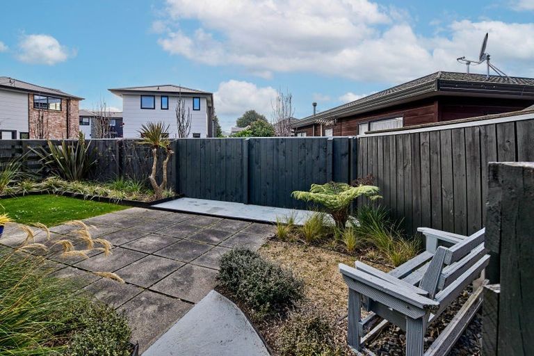 Photo of property in 122 Cambridge Terrace, Fairfield, Lower Hutt, 5011