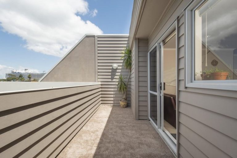 Photo of property in 2/50 May Street, Mount Maunganui, 3116