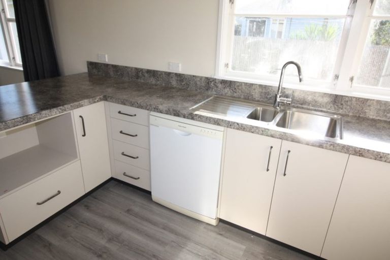 Photo of property in 43 Elmira Avenue, Hokowhitu, Palmerston North, 4410