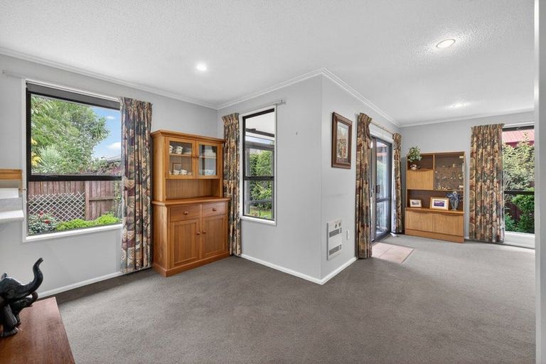 Photo of property in 2/58a Daniels Road, Redwood, Christchurch, 8051