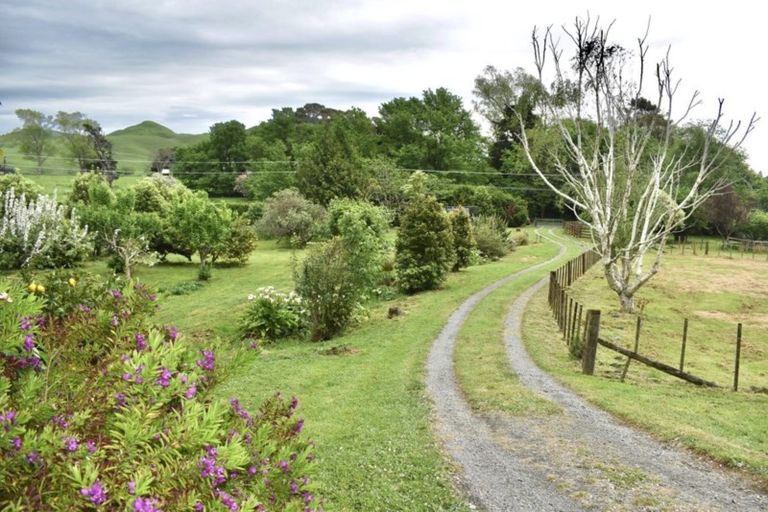 Photo of property in 135 South Manakau Road, Manakau, Otaki, 5583