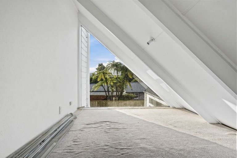 Photo of property in 451 Stokes Valley Road, Stokes Valley, Lower Hutt, 5019