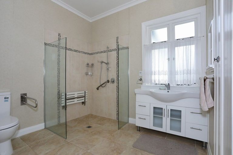 Photo of property in 177 Bridge Street, Bulls, 4818