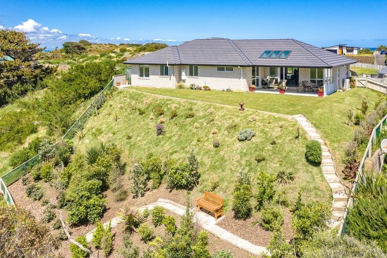 Photo of property in 37 Golf Vue Place, Castlecliff, Whanganui, 4501