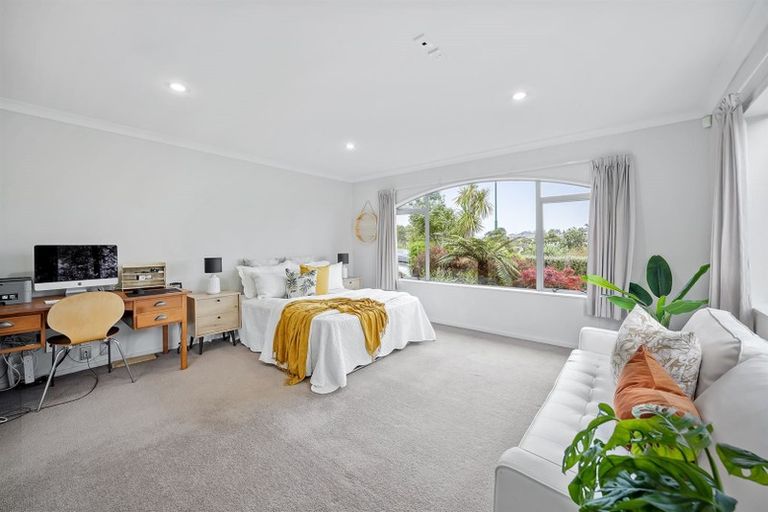 Photo of property in 31 Harrowglen Drive, Northcross, Auckland, 0632