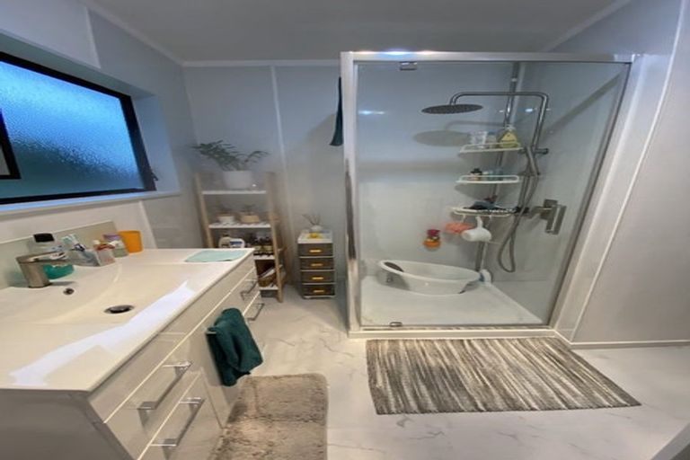 Photo of property in 33 Omapere Street, Whitby, Porirua, 5024