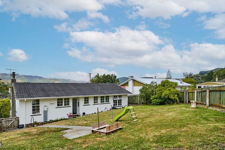 Photo of property in 49 Franklyn Road, Tawa, Wellington, 5028