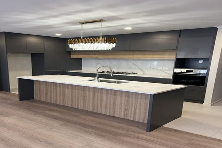 Photo of property in 28 Ballyalton Crescent, Flat Bush, 2019