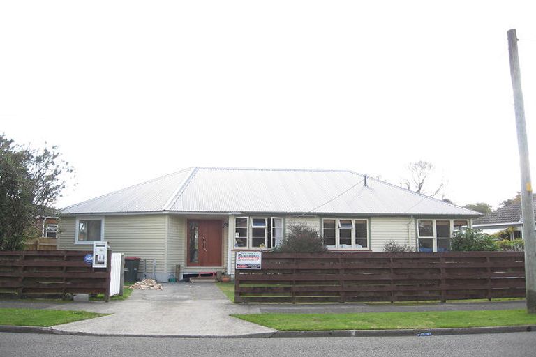 Photo of property in 39 Pilcher Crescent, Naenae, Lower Hutt, 5011