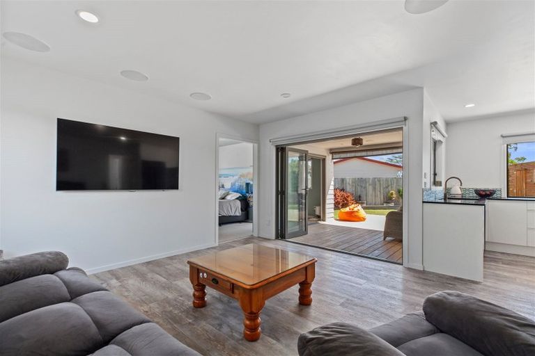 Photo of property in 13b Emerald Place, Papamoa Beach, Papamoa, 3118