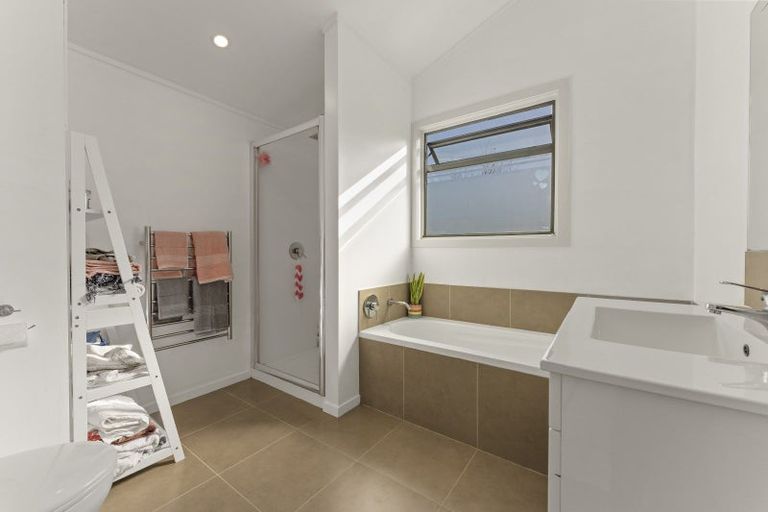 Photo of property in 24-26 Churchill Crescent, Shannon, 4821