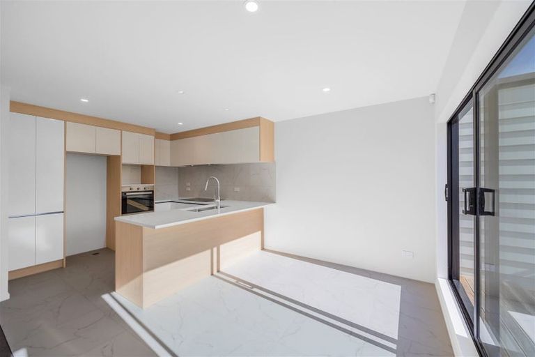 Photo of property in 15 Korokio Lane, Henderson, Auckland, 0612