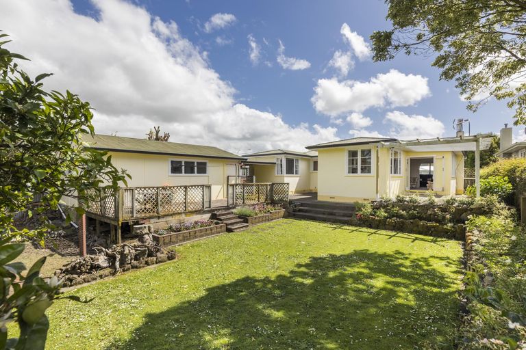 Photo of property in 37 Waterloo Crescent, Hokowhitu, Palmerston North, 4410