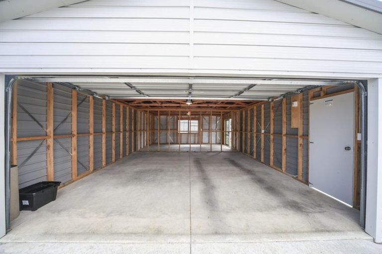 Photo of property in 24 Poplar Grove, Feilding, 4702