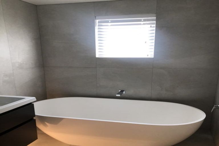 Photo of property in 2 Kerrera Lane, Jacks Point, Queenstown, 9371