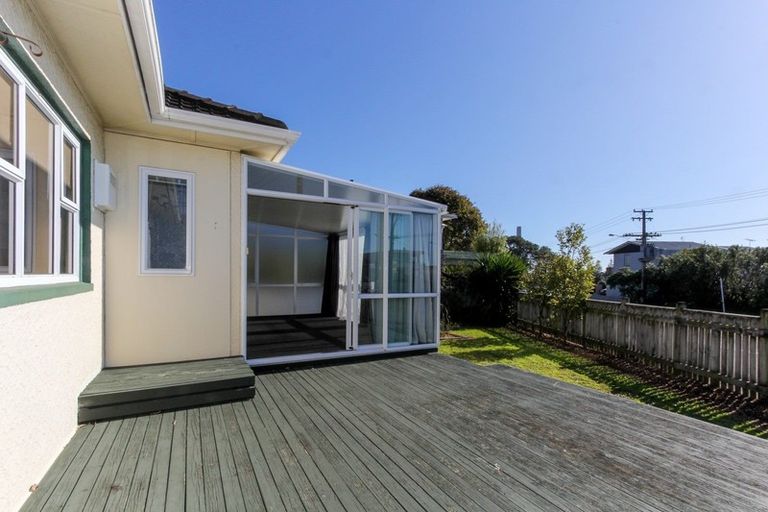 Photo of property in 33 Breakwater Road, Moturoa, New Plymouth, 4310
