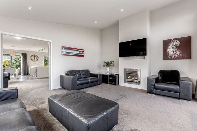 Photo of property in 2 Nelson Avenue, Aotea, Porirua, 5024