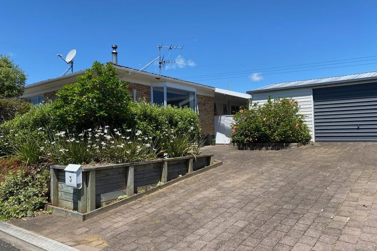Photo of property in 3 Del Mar Place, Merrilands, New Plymouth, 4312