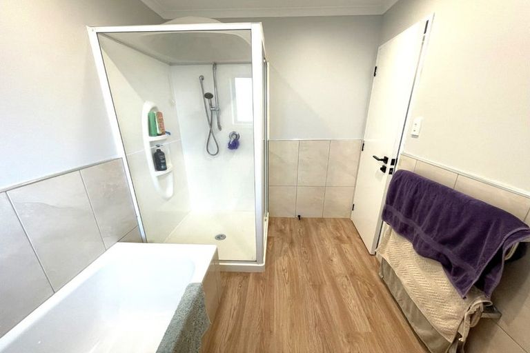 Photo of property in 23 Kaweka Place, Havelock North, 4130