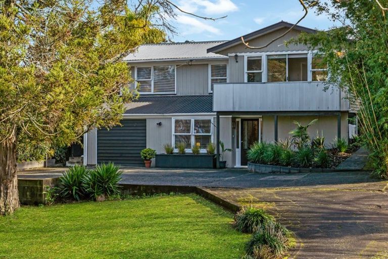 Photo of property in 21 Atkinson Road, Titirangi, Auckland, 0604