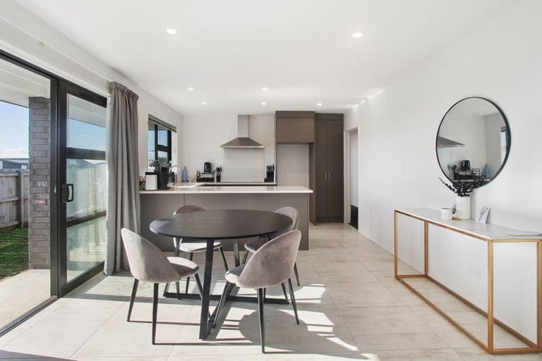 Photo of property in 1 Poutawa Lane, Clarks Beach, 2122