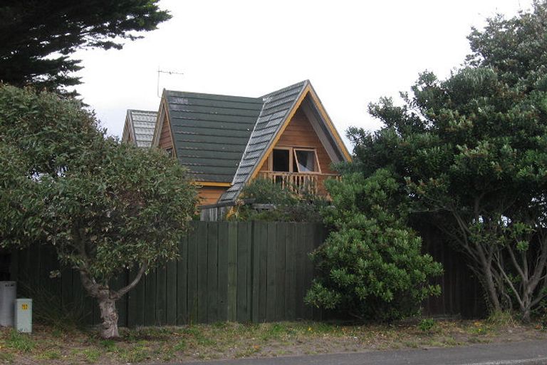 Photo of property in 12 Fenside Street, Waikanae Beach, Waikanae, 5036