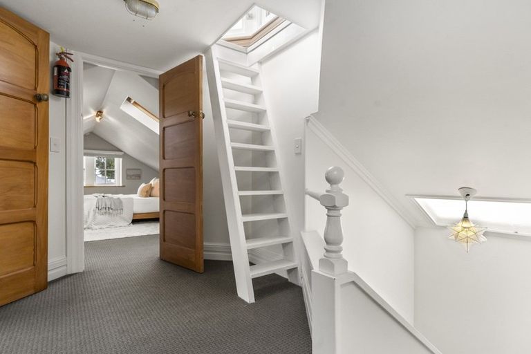 Photo of property in 1 Oxford Terrace, Devonport, Auckland, 0624