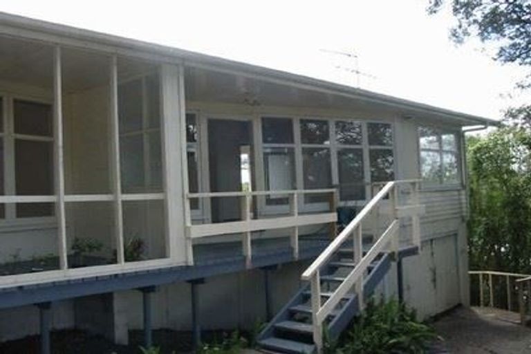 Photo of property in 2/5 Onewa Road, Northcote, Auckland, 0627