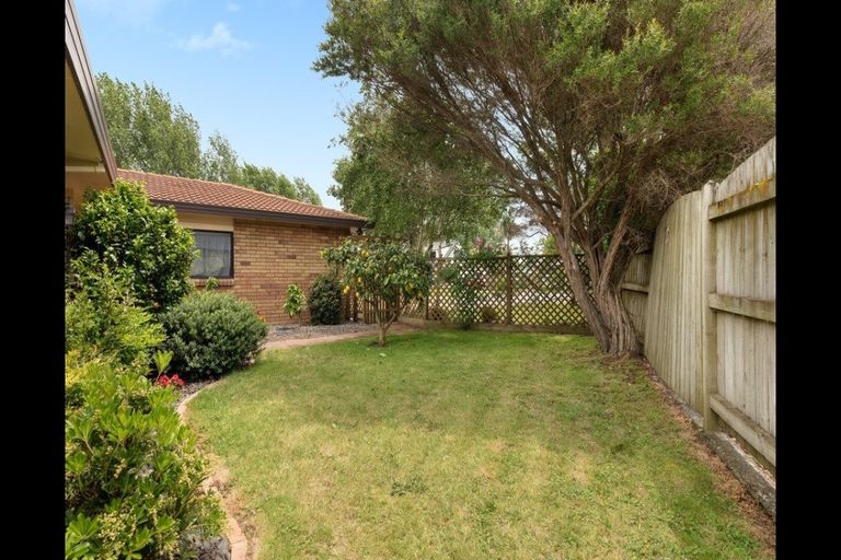 Photo of property in 25 Barbara Grove, Papamoa Beach, Papamoa, 3118