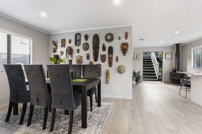 Photo of property in 17 Longview Rise, Massey, Auckland, 0614