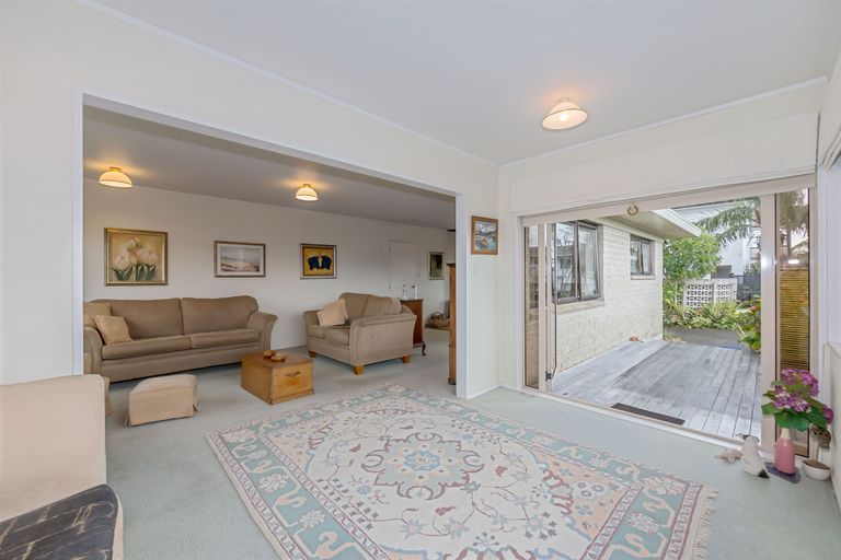 Photo of property in 3 Elgin Place, Red Beach, 0932