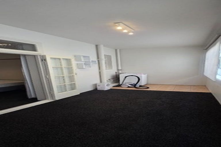 Photo of property in Devonport Apartments, 31/127 Saint Aubyn Street, New Plymouth, 4310