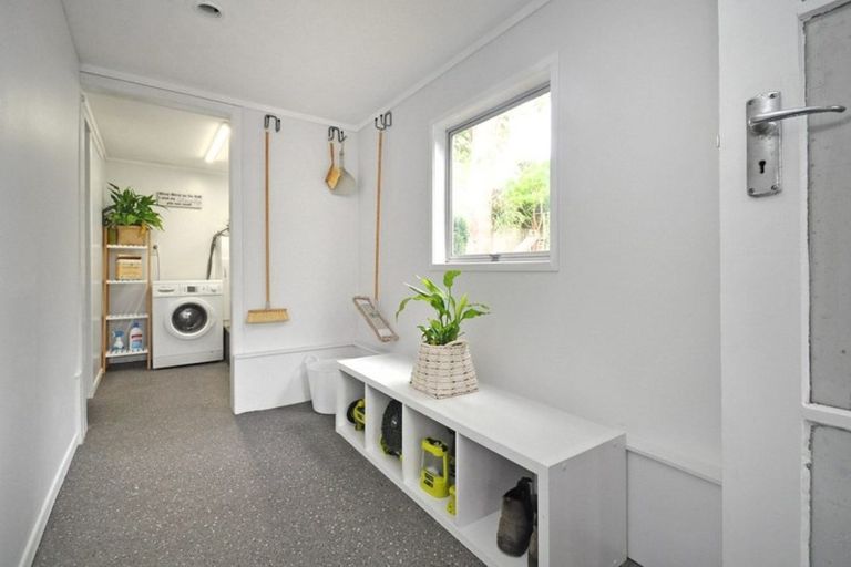 Photo of property in 28 Choice Avenue, Henderson, Auckland, 0612