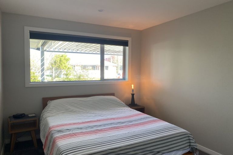 Photo of property in 41 Yeovil Road, Te Atatu Peninsula, Auckland, 0610