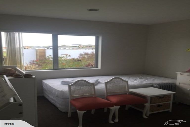 Photo of property in 20 Harrowglen Drive, Northcross, Auckland, 0632