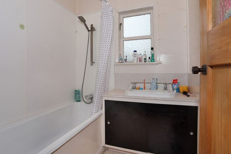 Photo of property in 25 Robert Street, Marton, 4710