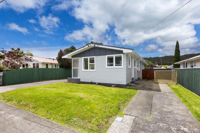 Photo of property in 1/18 Benge Crescent, Clouston Park, Upper Hutt, 5018