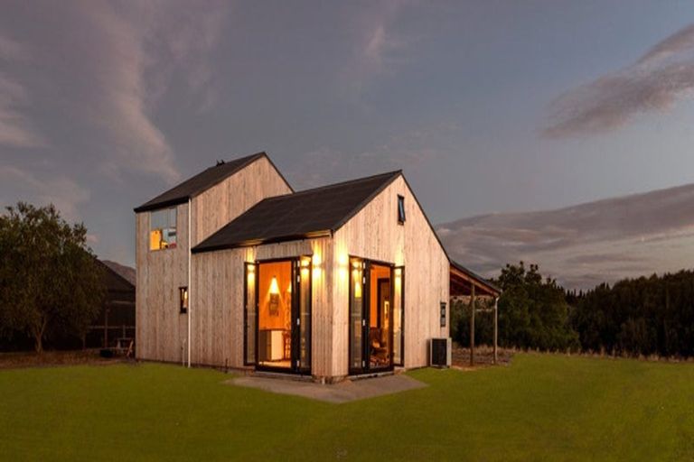 Photo of property in 2/19 Monteith Road, Albert Town, Wanaka, 9382